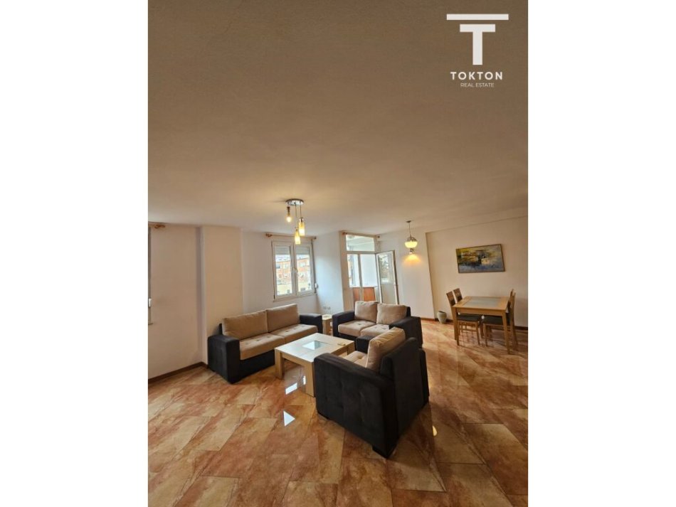 Tirane, jepet me qera ambjent biznesi Kati 3, 119 m² 1.200 € (Ish Espozita, Tiranë, TT 1784)