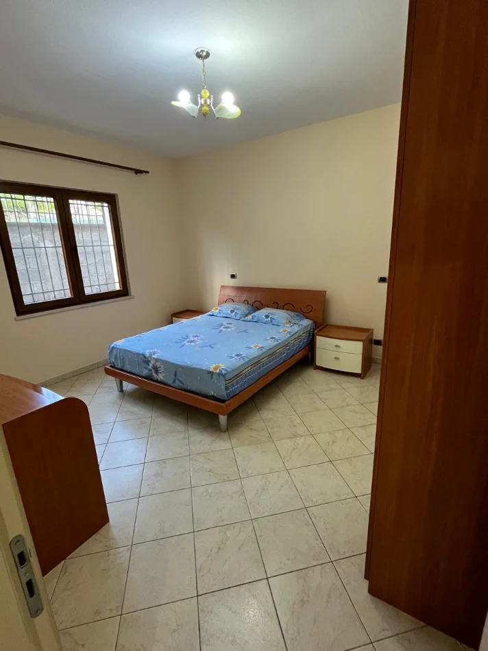 Tirane, jepet me qera apartament 2+1+parkim Kati 2, 100 m² 450 € (Kodra e Priftit)