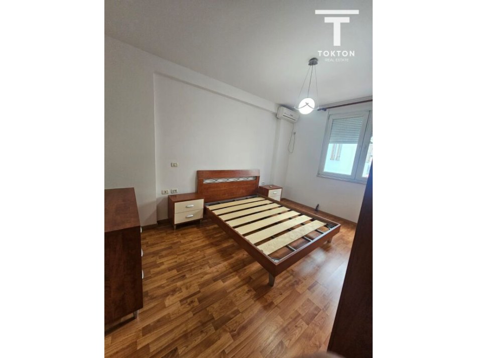 Tirane, jepet me qera ambjent biznesi Kati 3, 119 m² 1.200 € (Ish Espozita, Tiranë, TT 1784)