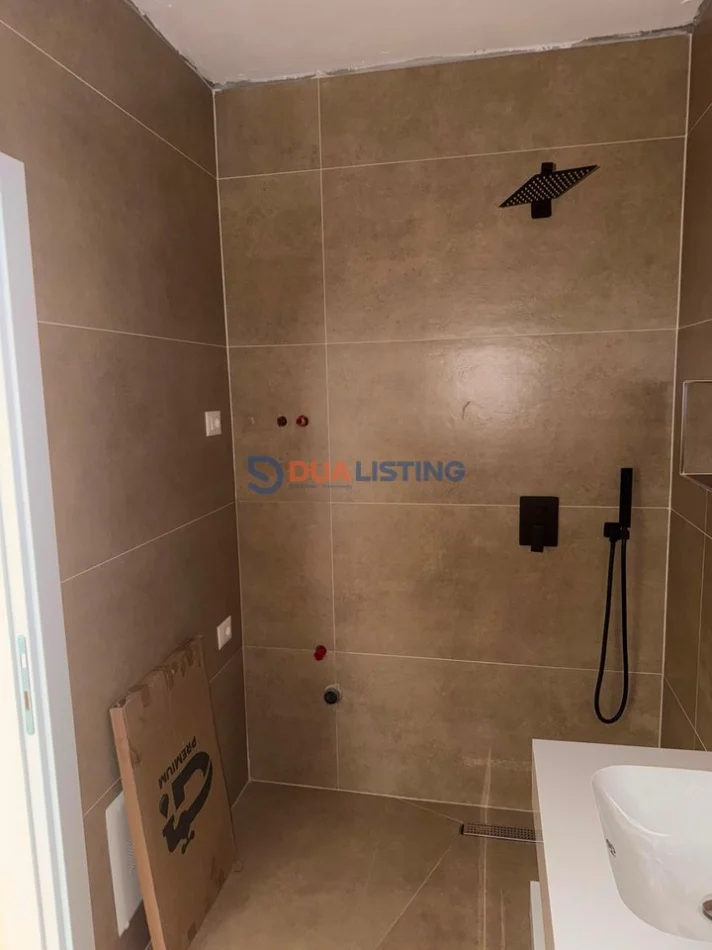 Tirane, jepet me qera ambjent biznesi , 122 m² 1.300 € 