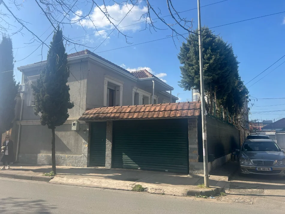Tirane, jepet me qera Vile 2 Katshe Kati 1, 1.300 € (rruga riza cerova)