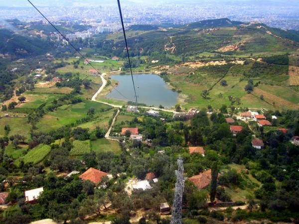 Tirane, shitet toke , 5.100 m² 145.000 € (linze)