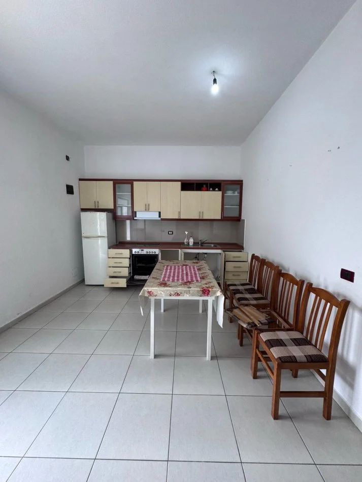 Tirane, jepet me qera shtepi 2+1 Kati 1, 100 m² 400 € (Astir)