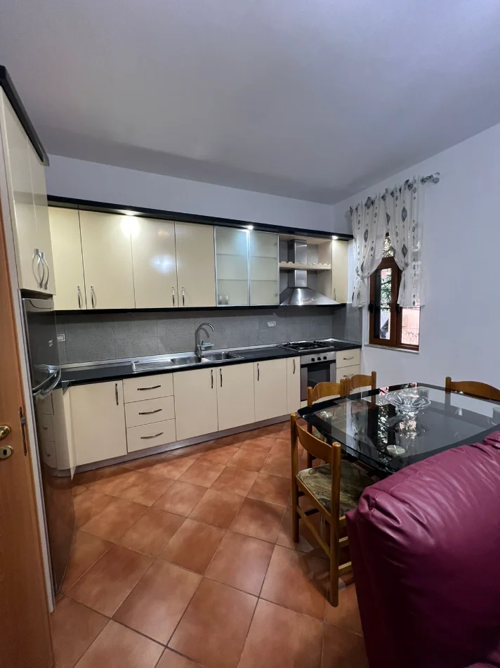 Tirane, jepet me qera shtepi 1+1 Kati 1, 73 m² 500 € (Astir)