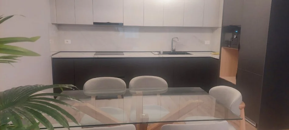 Tirane, jepet me qera apartament 2+1+Ballkon Kati 3, 100 m² 