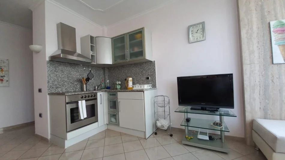 Tirane, jepet me qera apartament 1+1 Kati 4, 60 m² 600 €