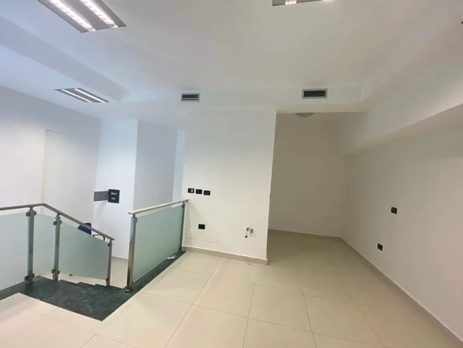 Tirane, jepet me qera ambjent biznesi Kati 0, 43 m² 300 € (Kodra e Diellit)