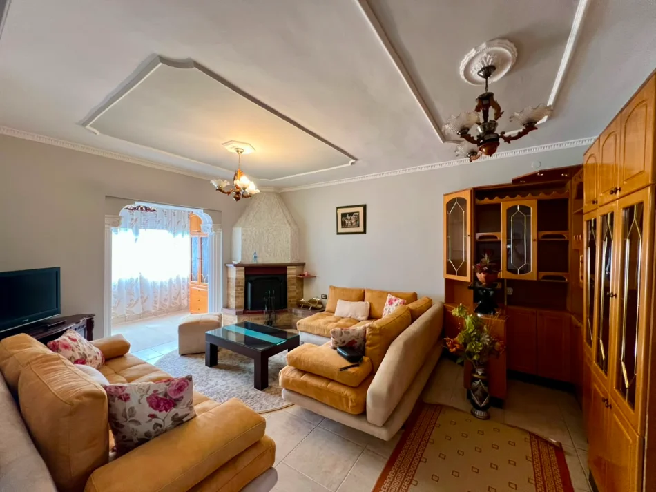 Tirane, jepet me qera apartament 2+1 Kati 4, 85 m² 700 € (Pazari i ri)