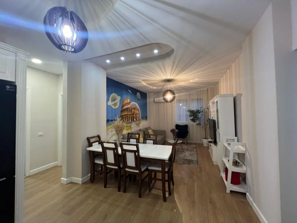 Tirane, shitet apartament 2+1 Kati 1,