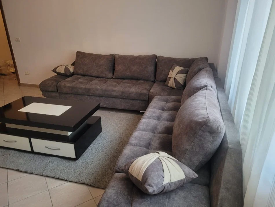 Tirane, jepet me qera apartament 1+1+Ballkon Kati 6, 75 m² 550 € (Stacioni Trenit, rruga Rreshit Petrela)
