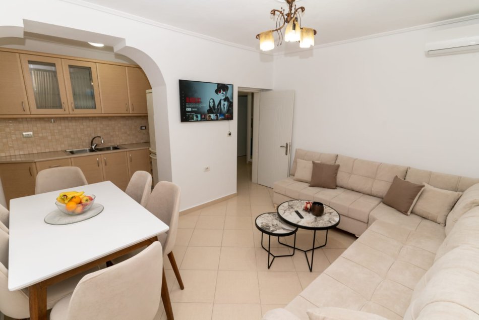 Sarande, jepet me qera apartament 2+1+Ballkon Kati 2, 72 m² 650 € (Sarande)