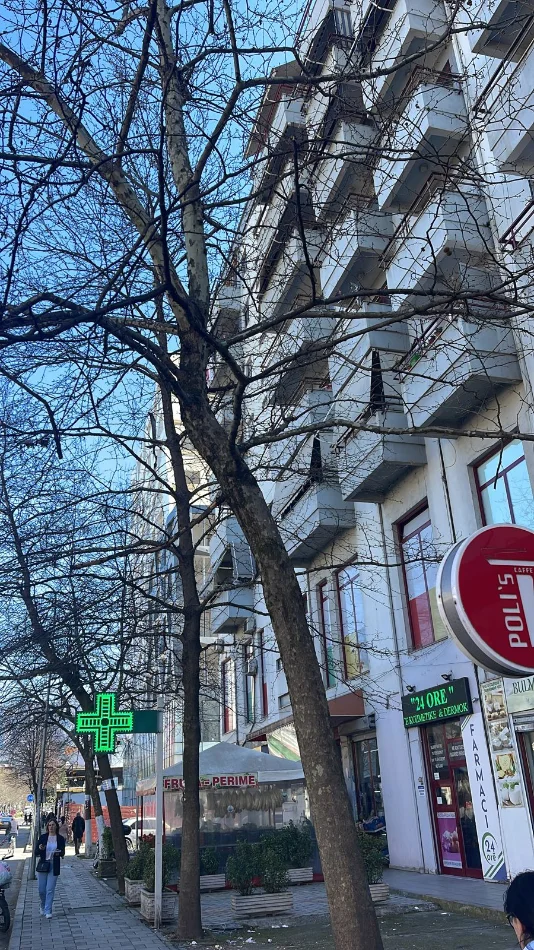 Tirane, jepet me qera apartament 1+1 Kati 3, 70 m² 50.000 € (Rruga Dibres)