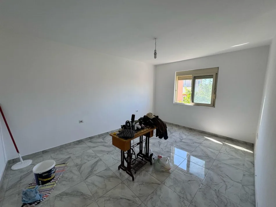 Tirane, jepet me qera 2+1+Aneks+Ballkon Kati 3, 75 m² 350 € (Prane Shkolles Bajram Curri, Allias)