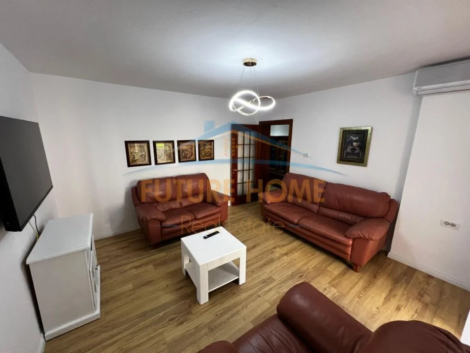 Tirane, jepet me qera apartament 2+1+Ballkon Kati 3, 85 m² 700 € (Sami Frasheri)