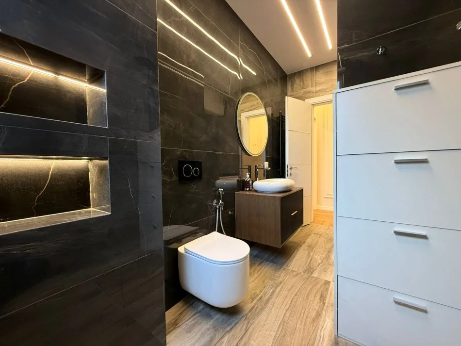 Tirane, jepet me qera apartament 2+1 Kati 5, 100 m² 1.100 € (Pazari i Ri)