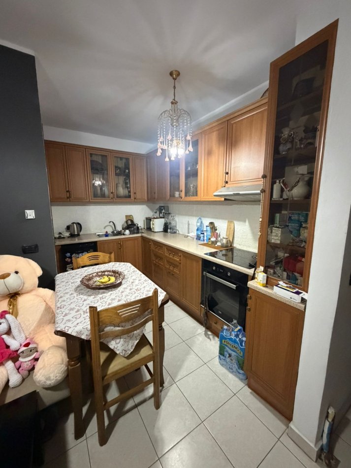 Tirane, jepet me qera apartament 1+1 Kati 4, 70 m² 500 € (Ish Fusha e Aviacionit)