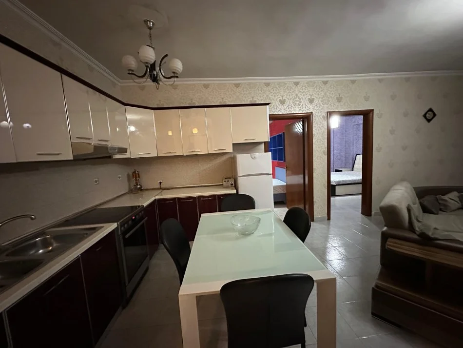 Jepet me Qera Apartament 1+1 Kati 4, Cmimi  550 €