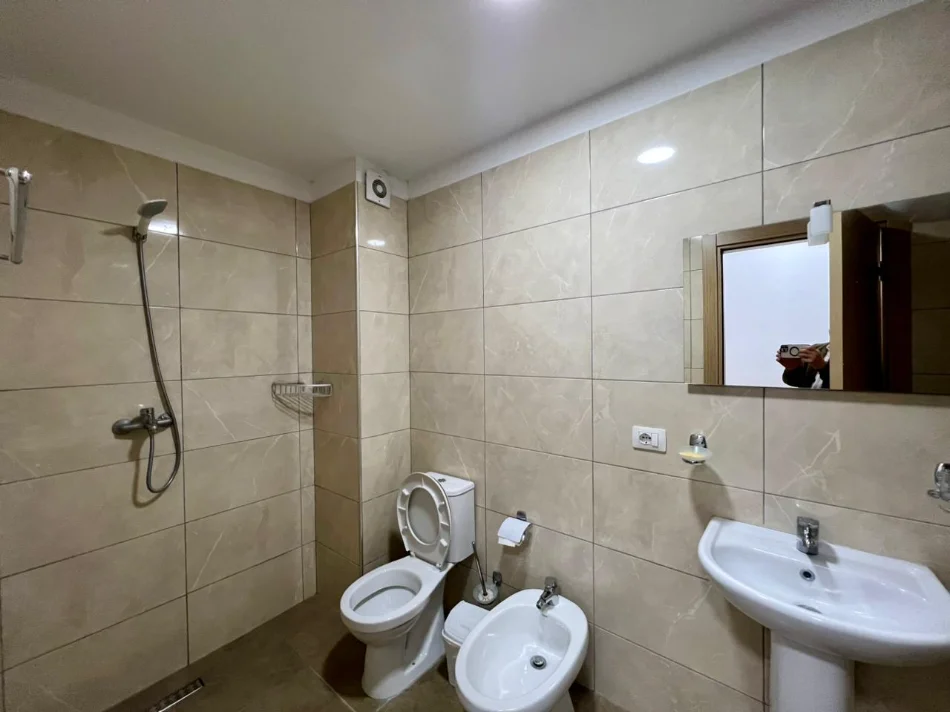 Tirane, jepet me qera 3+1+Ballkon Kati 2, 120 m² 500 € (Rruga 5 Maji)