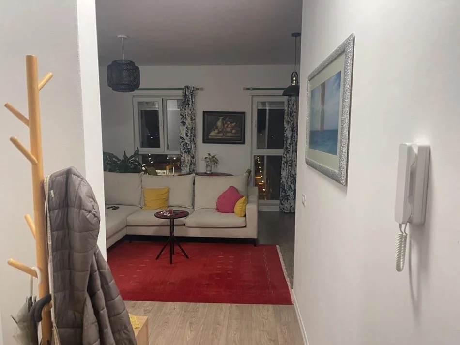 Tirane, jepet me qera apartament 2+1+Ballkon , 87 m² 450 € 