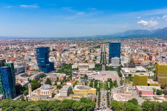 Tirane, jepet me qera apartament 1+1 Kati 7, 46 m² 420 € (Pranë QSUT)