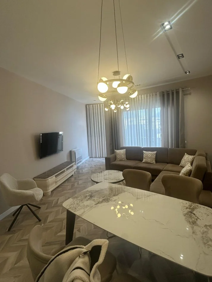 Tirane, jepet me qera apartament 2+1+Ballkon Kati 7, 120 m² 1.200 € 