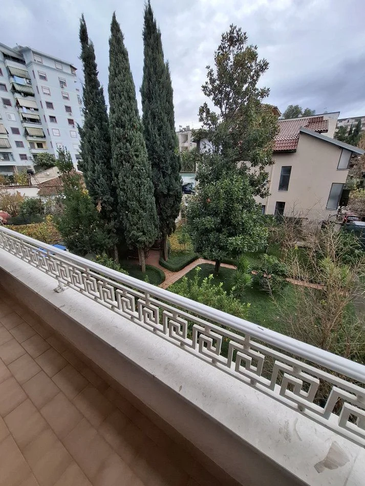 Tirane, jepet me qera apartament 3+1+Aneks+Ballkon Kati 1, 115 m² 900 € (ALI DEMI)