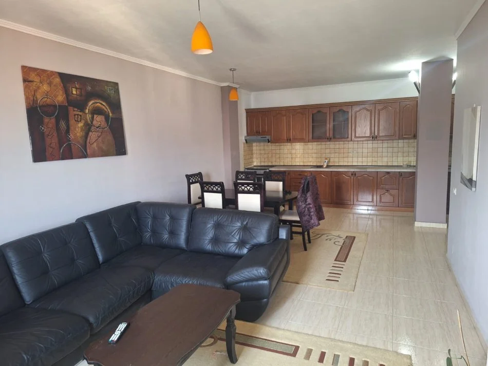 Tirane, jepet me qera apartament 2+1+Ballkon Kati 9, 120 m² 550 € (Bulevardi Zogu I)