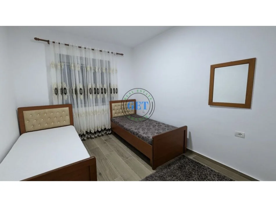 Durres, jepet me qera apartament 2+1 Kati 2, 80 m² 400 € (stacioni trenit)
