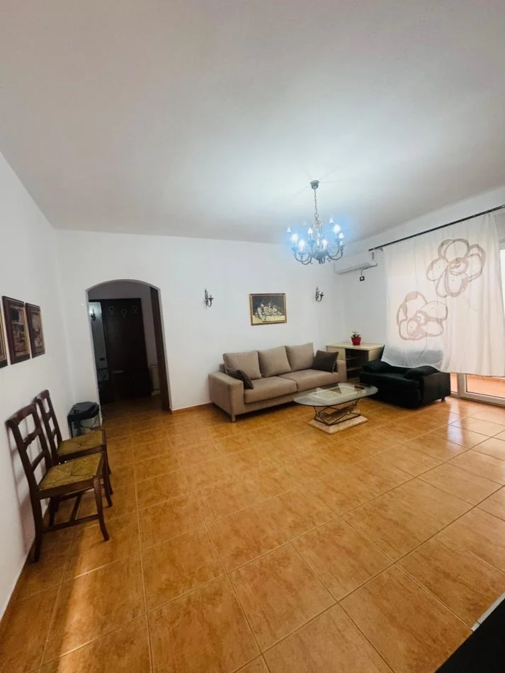 Tirane, jepet me qera apartament 1+1+Aneks+Ballkon Kati 5, 78 m² 500 € (Stacioni i Trenit , prane mullirit)