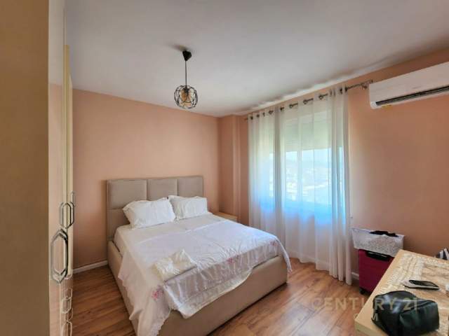 Tirane, jepet me qera apartament 2+1+BLK Kati 10, 97 m² 750 Euro (Lulishtja Komuna e Parisit)