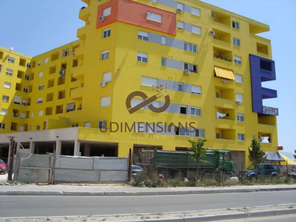 Shitet Apartament 2+1+2+2 tek Kthesa e Kamzes D8142A-125