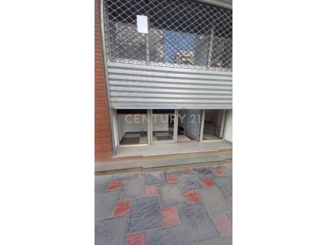 Tirane, jepet me qera dyqan Kati 0, 33 m² 350 Euro (Rruga Xhanfize Keko)
