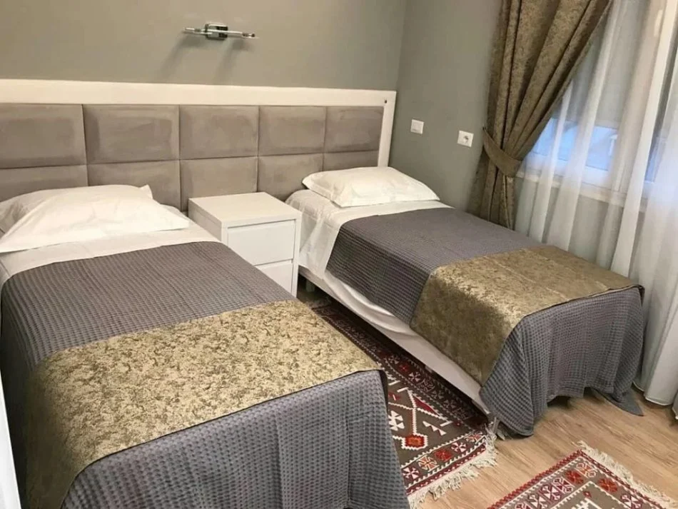 Tirane, jepet me qera apartament 2+1+Aneks Kati 7, 130 m² 1.700 € (blloku)