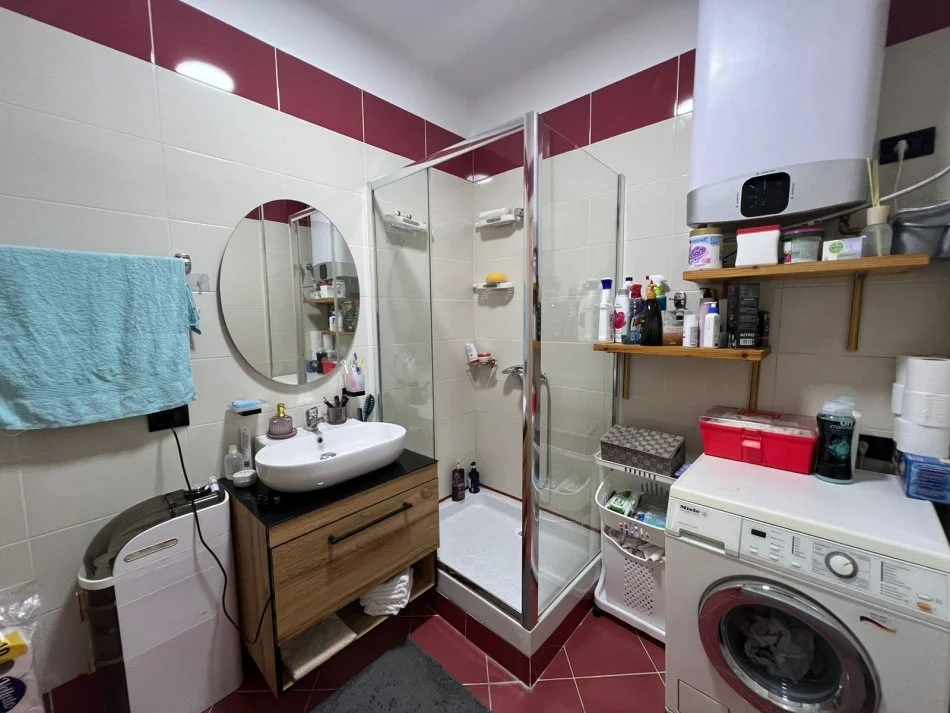 Tirane, shitet apartament 1+1+Ballkon Kati 2, 93 m² 180.000 € (Kopshti Zoologjik)