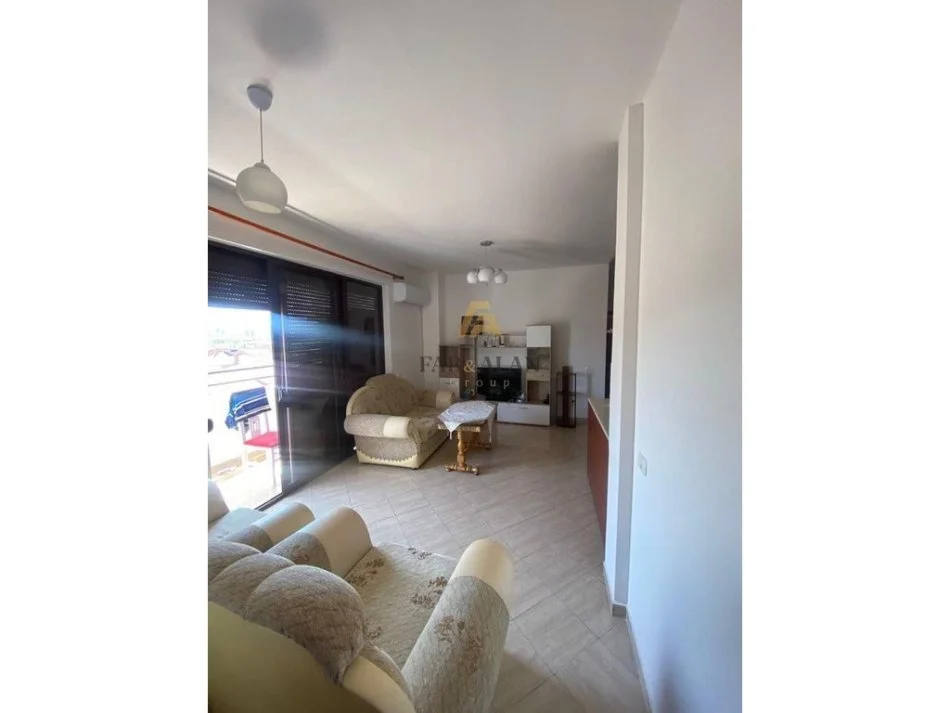 Tirane, jepet me qera apartament 2+1+2 Kati 4, 550 € (Kinostudio)