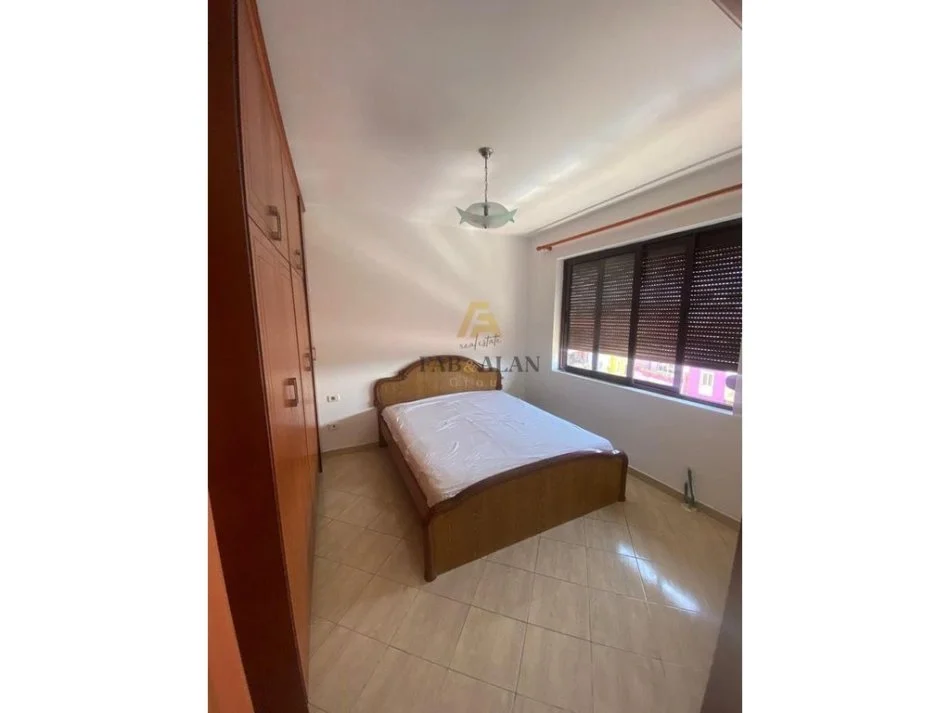 Tirane, jepet me qera apartament 2+1+2 Kati 4, 550 € (Kinostudio)