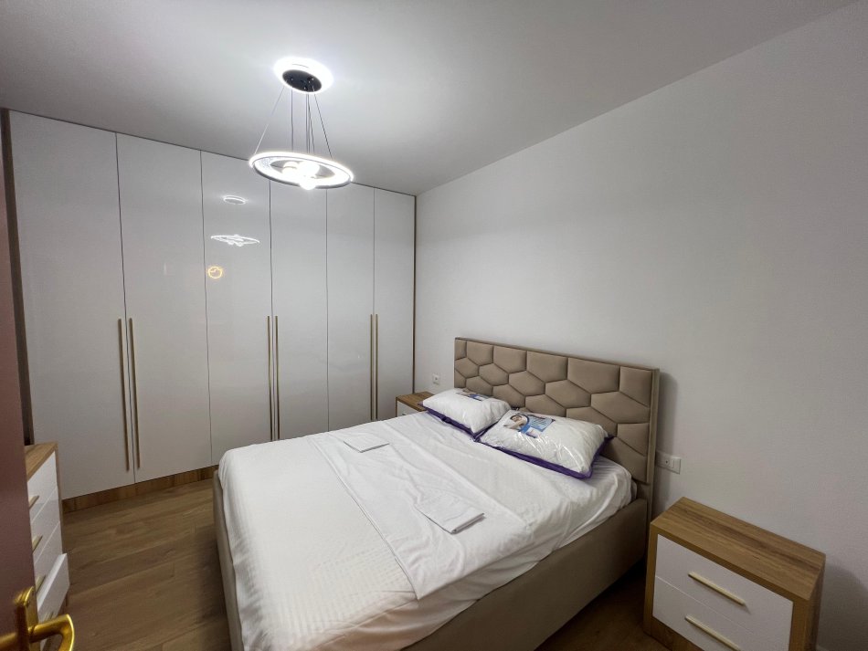 Tirane, jepet me qera apartament 2+1 Kati 6, 120 m² 800 € (Perballe delijorgjit)