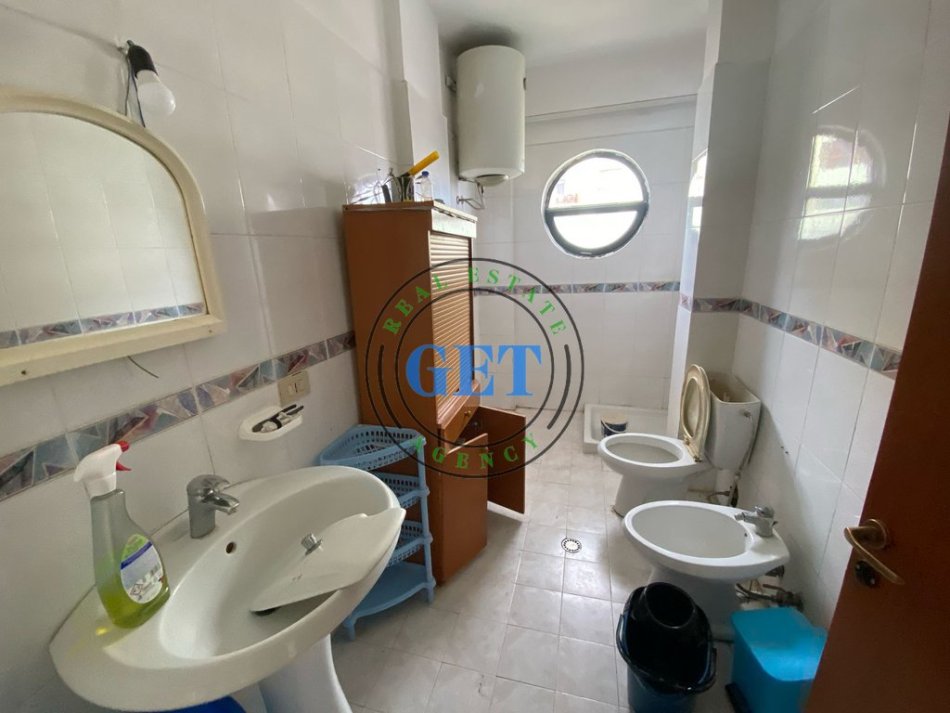 Durres, jepet me qera apartament 1+1+Ballkon Kati 3, 57 m² 200 € (Qira,Apartament 1+1 Plazh, Durrës!!)
