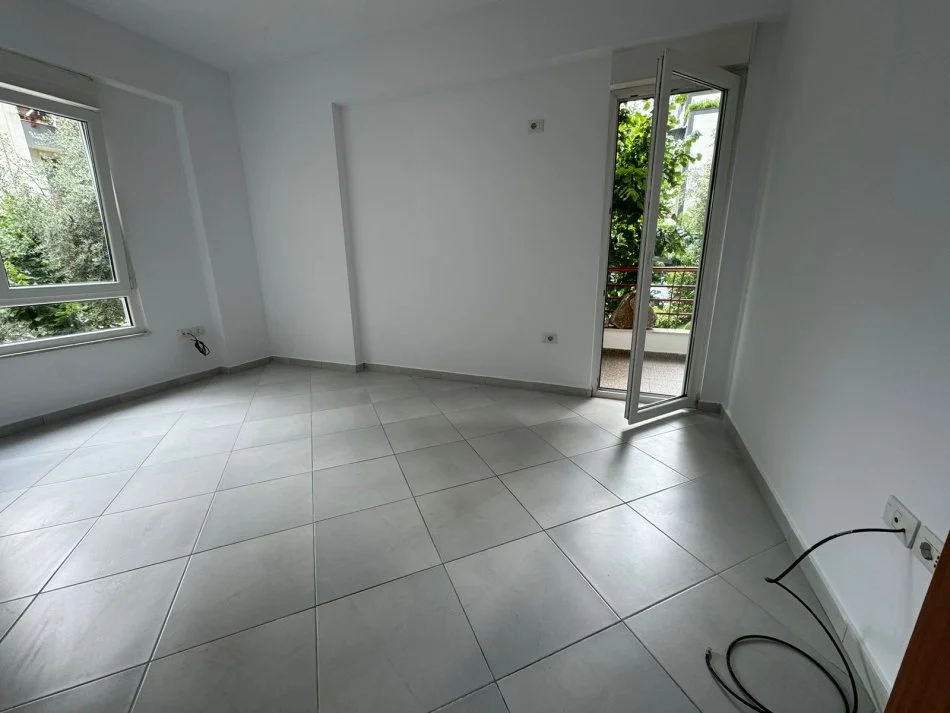 Shqiperi, shitet apartament 2+1+Ballkon Kati 1, 83 m² 145000 € (Liqeni i Thate)
