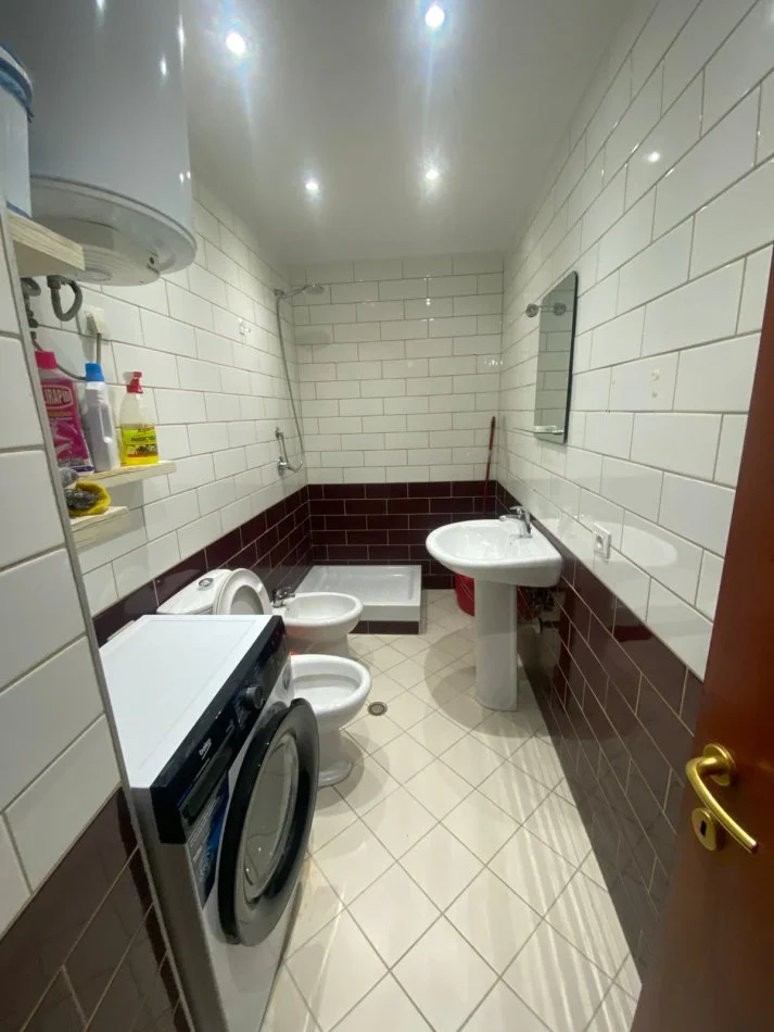 Shqiperi, jepet me qera apartament 2+1+Ballkon Kati 4, 80 m² 400 € (Misto Mame , Rruga Besim Alla)