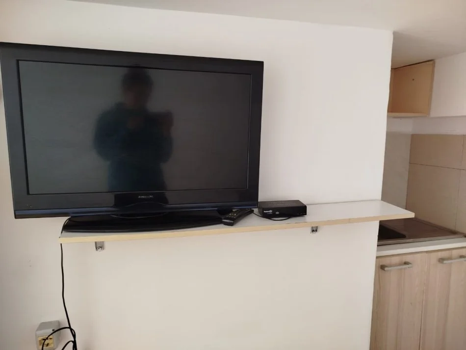 Tirane, jepet me qera apartament 1+1 Kati 0, 20 m² 250 € (Pallatet Fratar)