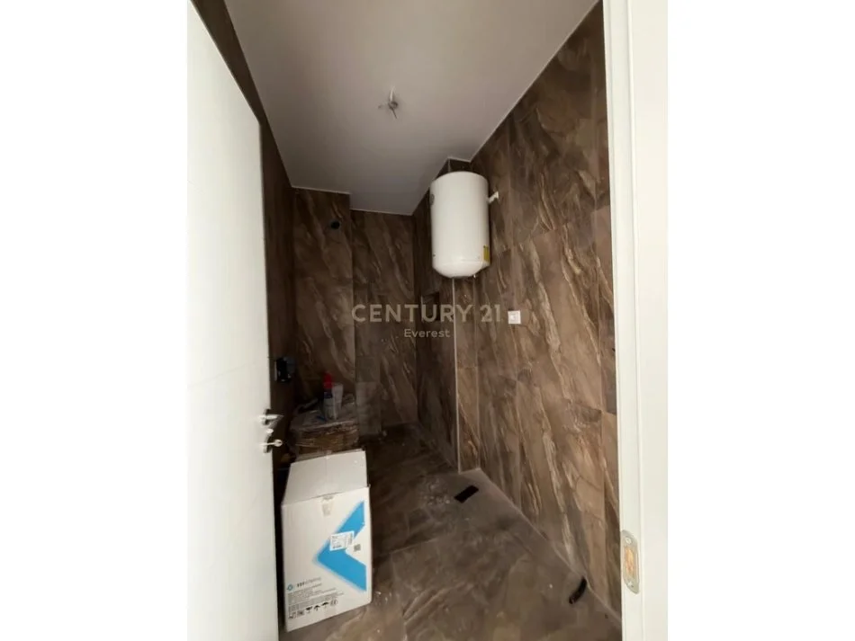 Tirane, jepet me qera apartament 1+1 Kati 6, 500 m² 500 € (Rr. Jordan Misja)