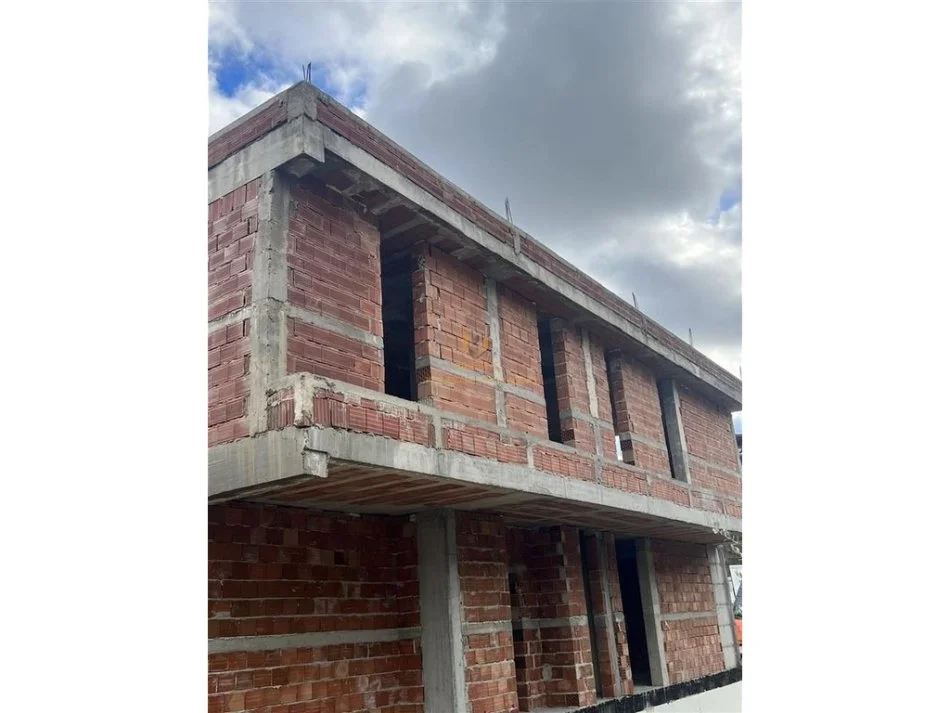 Tirane, shitet Vile 3 Katshe Kati 3, 900 m² 830.000 € (tegu)