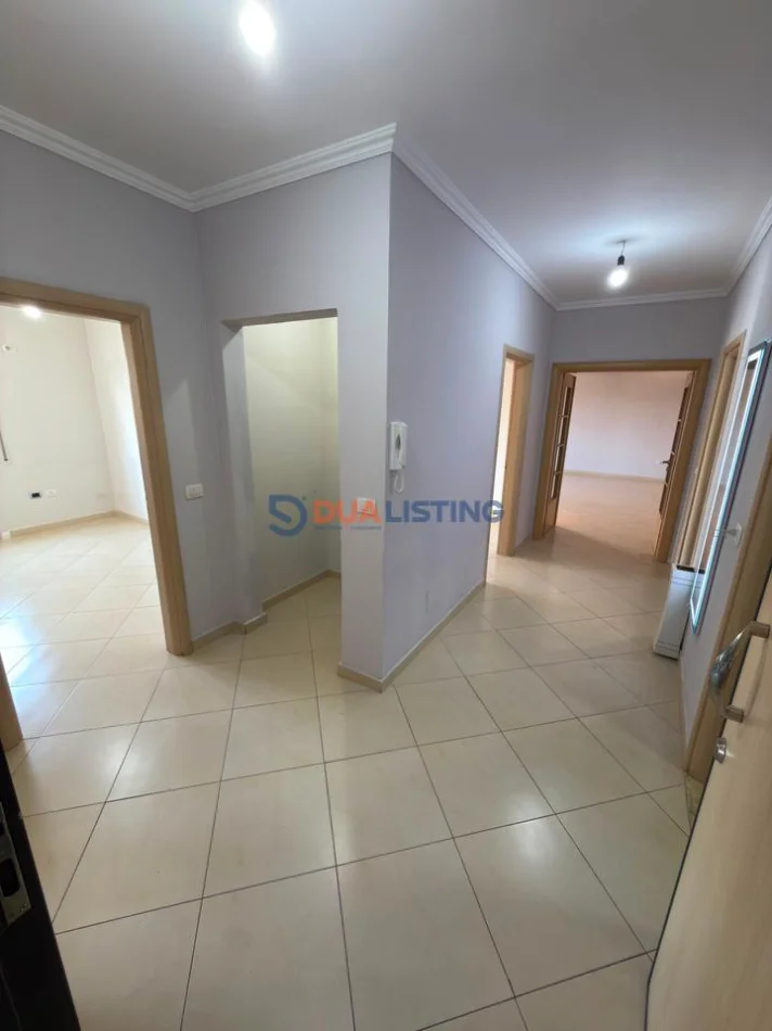 Tirane, jepet me qera zyre , 123 m² 1.500 € 