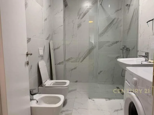 Tirane, jepet me qera apartament 1+1 Kati 2, 63 m² 450 Euro (Liqeni i Thate)