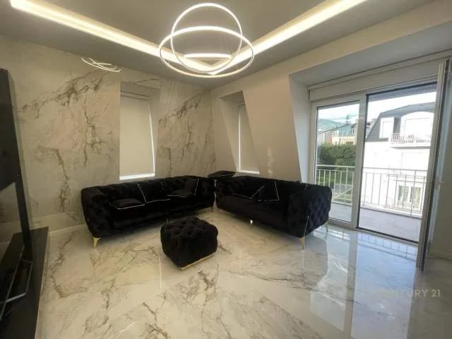 Tirane, jepet me qera apartament 2+1 Kati 3, 138 m² 2.000 Euro (Joy Residence)