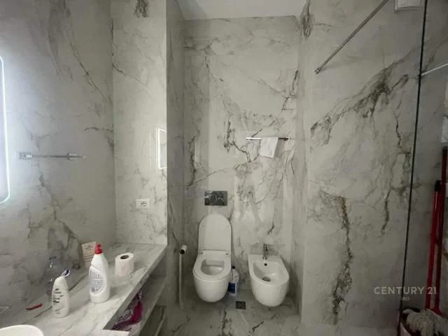 Tirane, jepet me qera apartament 2+1 Kati 3, 138 m² 2.000 Euro (Joy Residence)