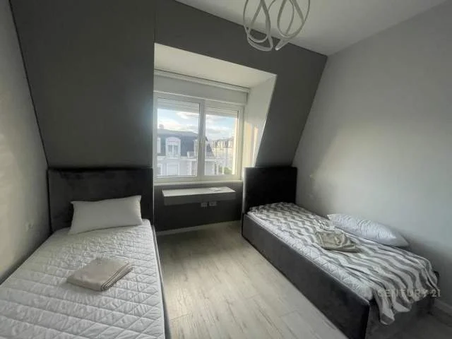 Tirane, jepet me qera apartament 2+1 Kati 3, 138 m² 2.000 Euro (Joy Residence)