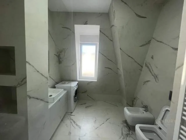Tirane, jepet me qera apartament 2+1 Kati 3, 113 m² 1.500 Euro (Teg)