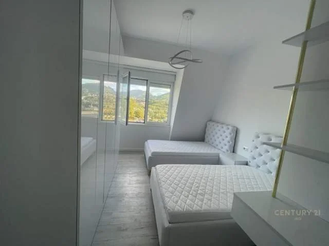Tirane, jepet me qera apartament 2+1 Kati 3, 113 m² 1.500 Euro (Teg)